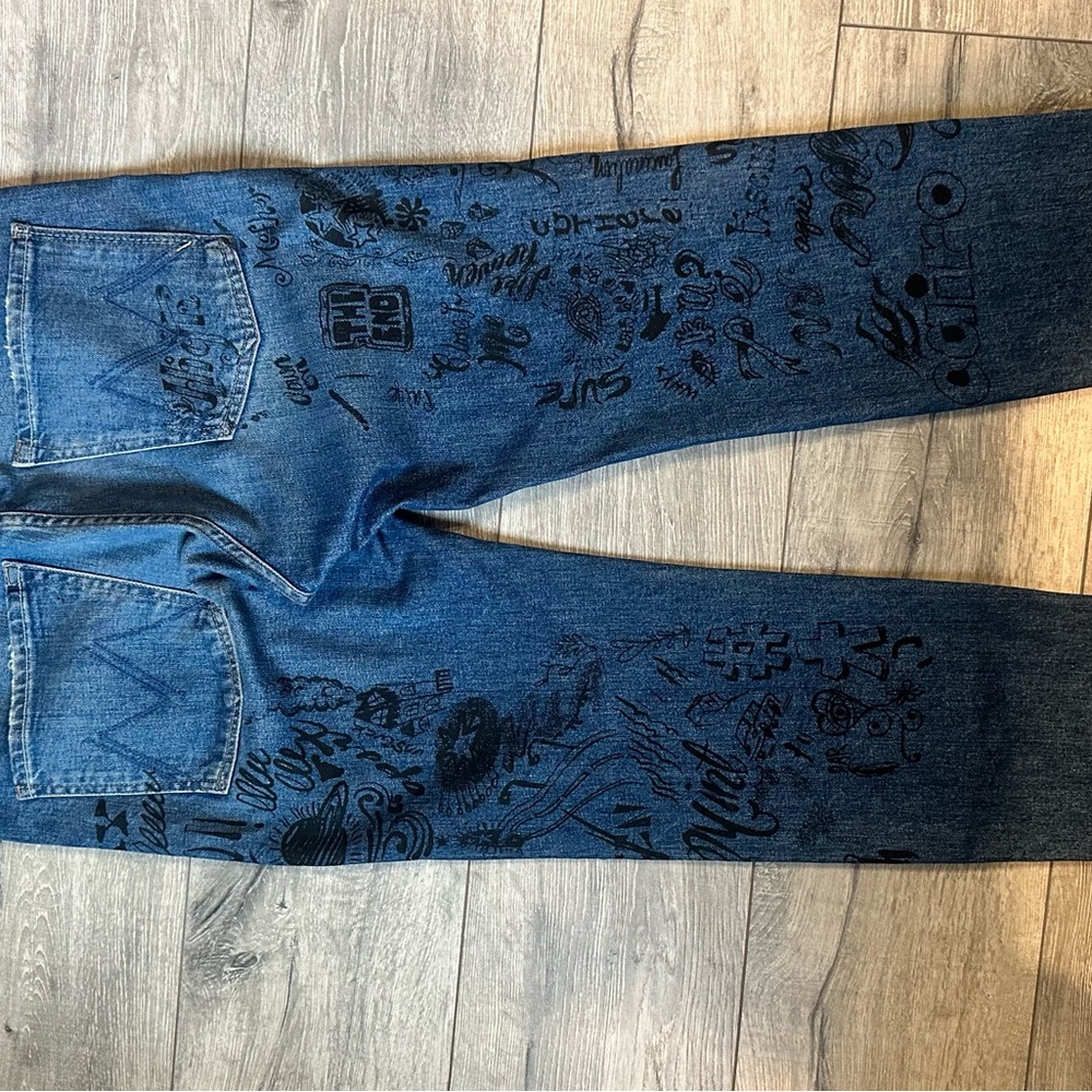 MOTHER Blue Jeans with Black Graphic Print - Picture 5 of 9